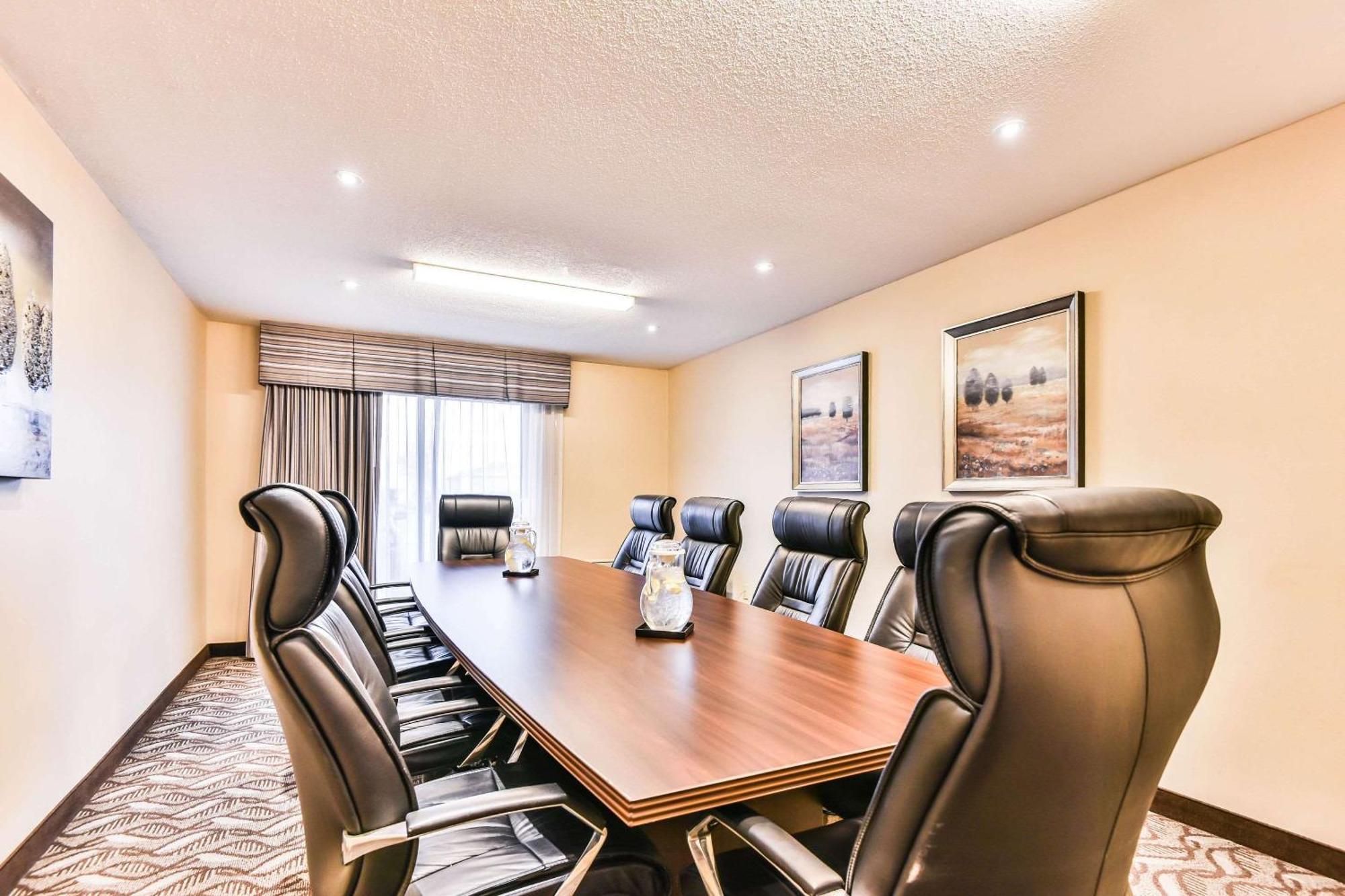Comfort Inn & Suites Ambassador Bridge Windsor Exteriör bild