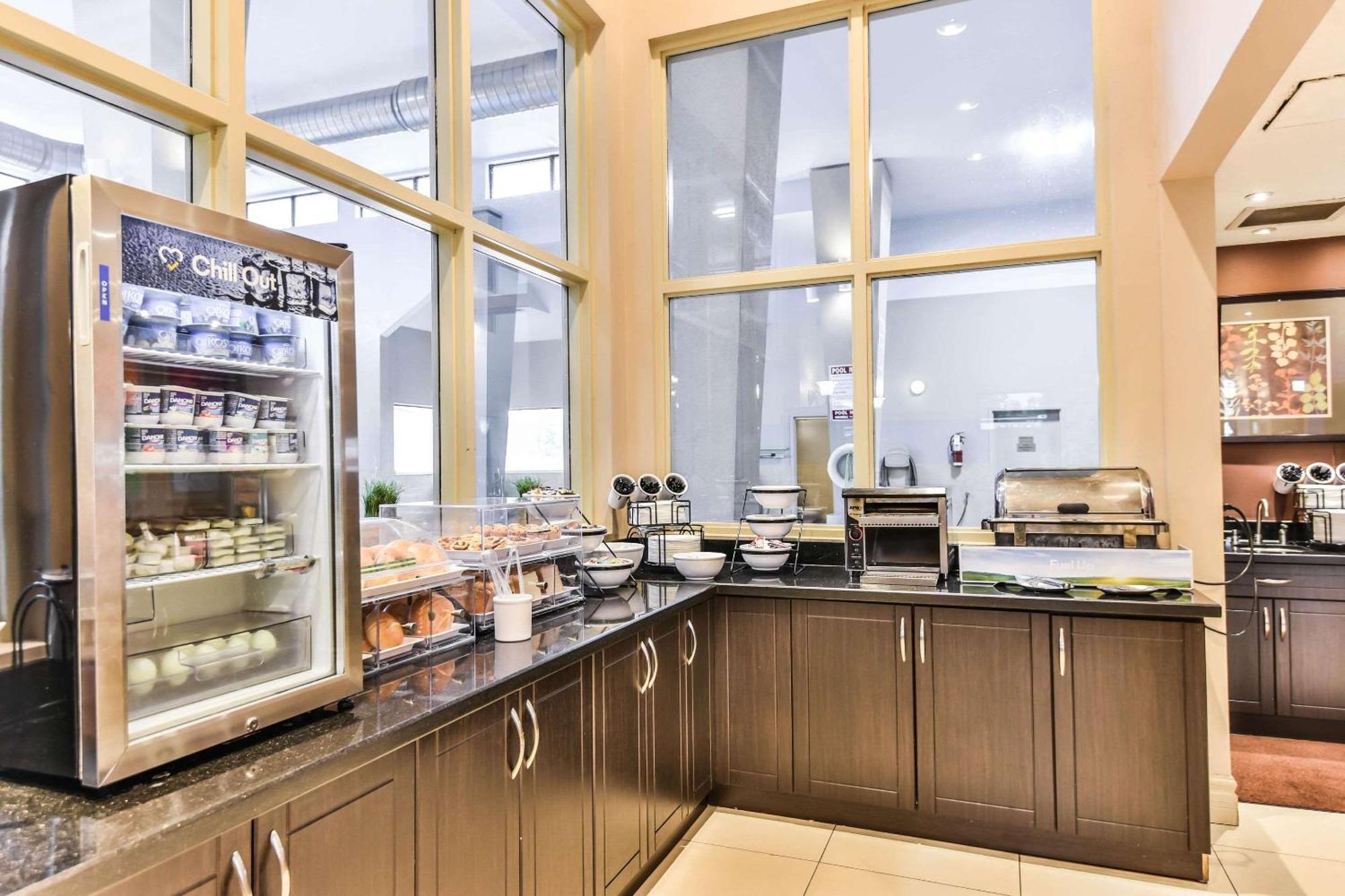 Comfort Inn & Suites Ambassador Bridge Windsor Exteriör bild