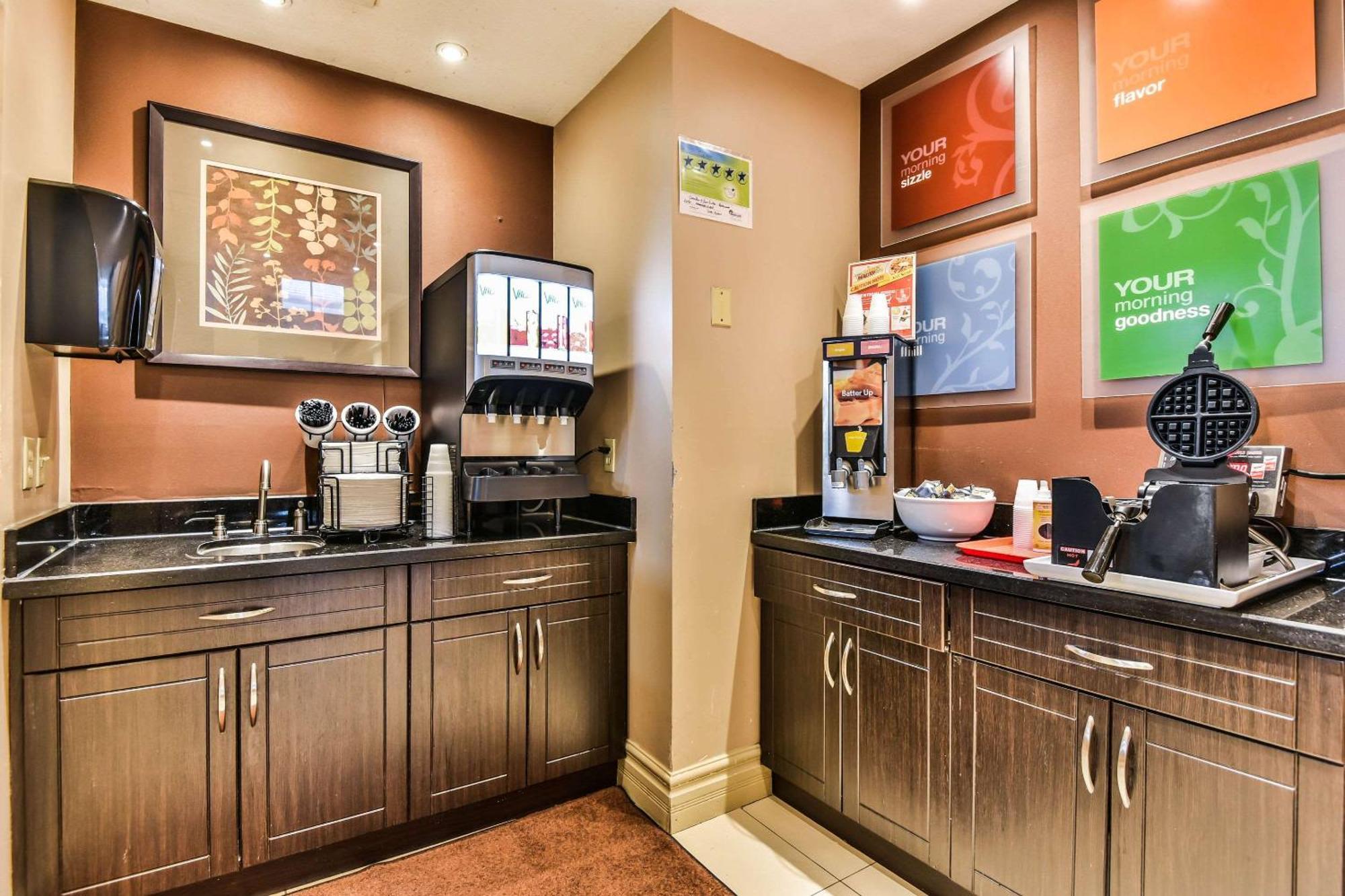 Comfort Inn & Suites Ambassador Bridge Windsor Exteriör bild