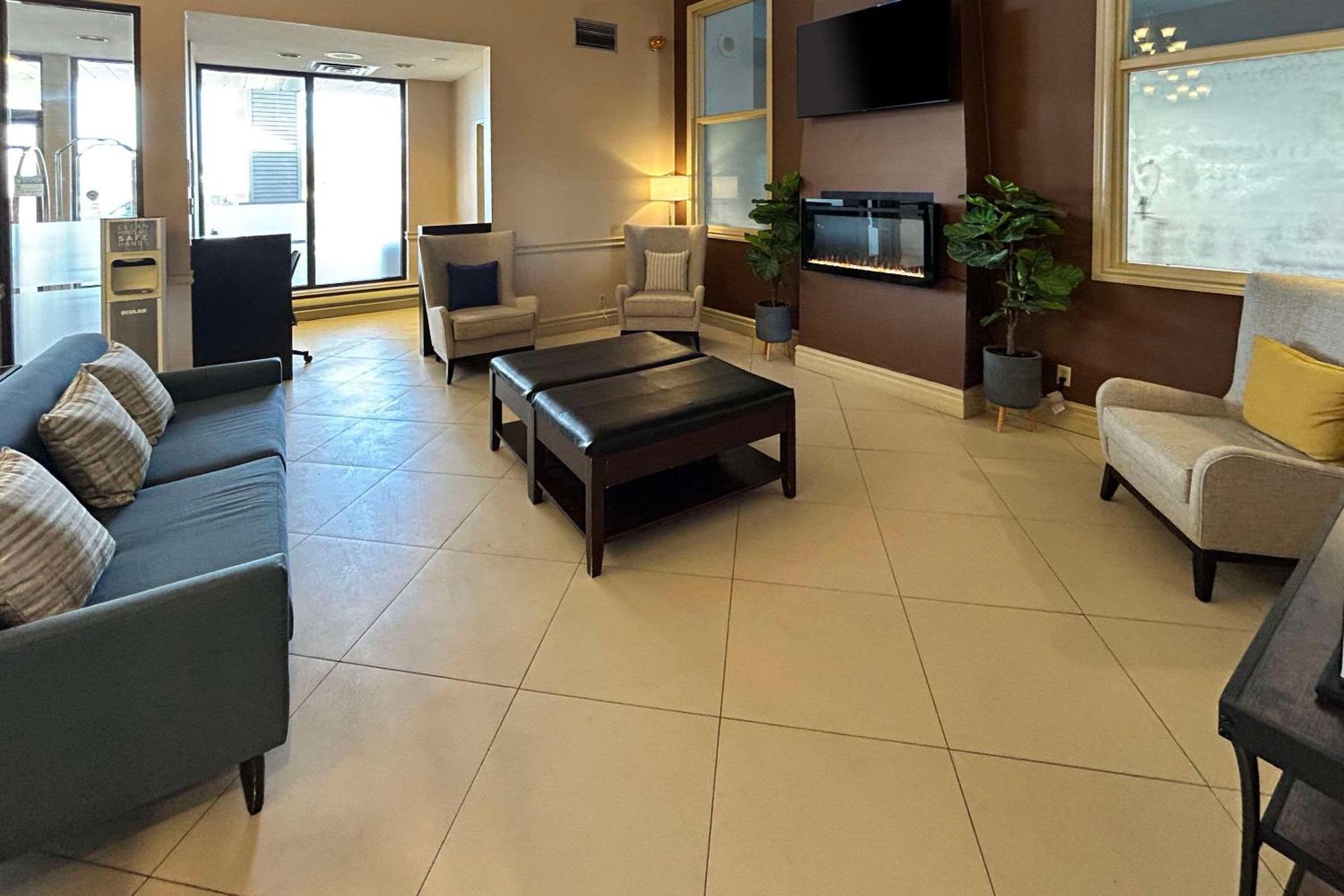 Comfort Inn & Suites Ambassador Bridge Windsor Exteriör bild