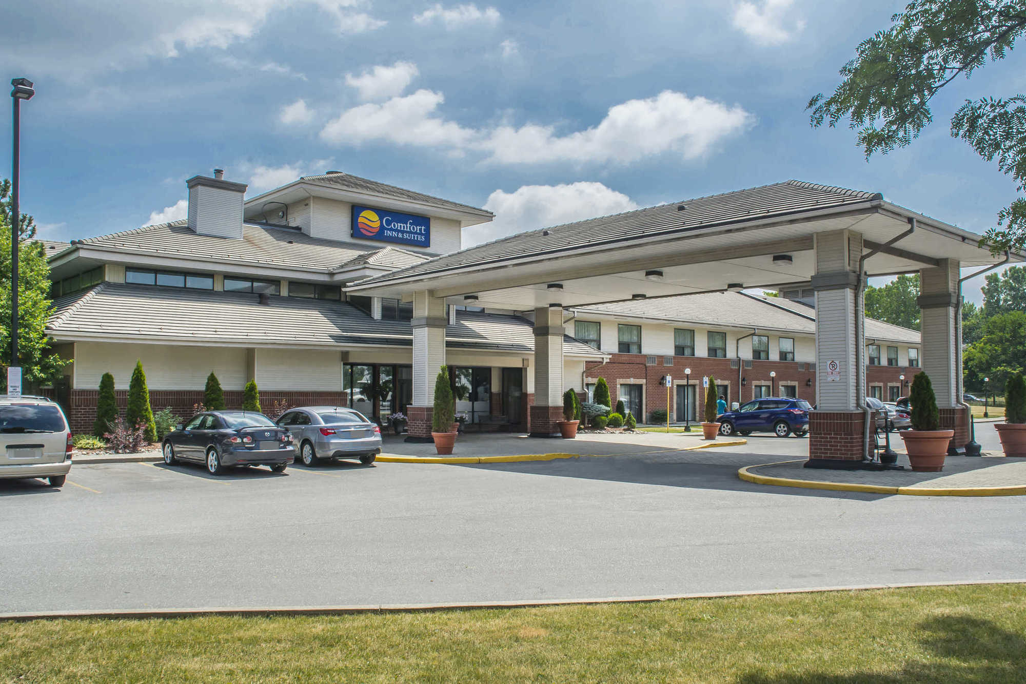 Comfort Inn & Suites Ambassador Bridge Windsor Exteriör bild