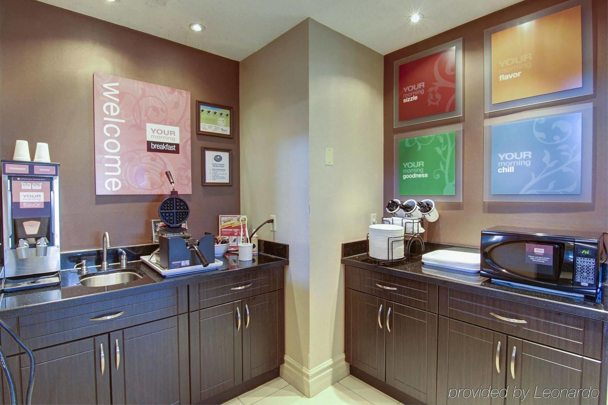 Comfort Inn & Suites Ambassador Bridge Windsor Exteriör bild